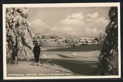 AK Altenberg /Ost-Erzgebirge, Blick v. d. Rehefelderstrasse auf den Ort im Schnee