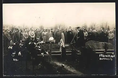 Foto-AK Karlsruhe, Beerdigung französischer Kriegsgefangener, Sarg, Soldaten, Geistlicher