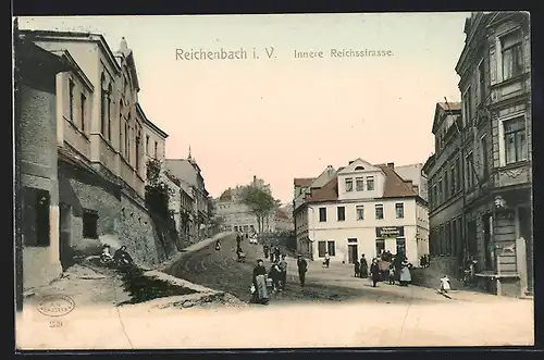 AK Reichenbach i. V., Innere Reichsstrasse mit Geschäften und Passanten