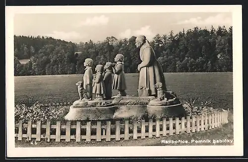 AK Ratiborice, Pomnik babicky