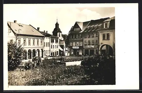 AK Zacler, Kleiner Platz im Ort, Radnice