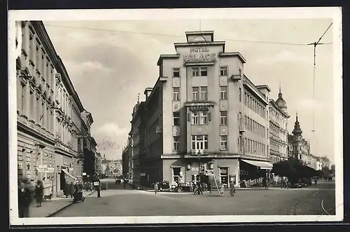 AK Olmütz, Strassenpartie mit Palace Hotel