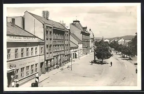 AK Mährisch Weisskirchen, Strassenpartie mit Hotel Moravia