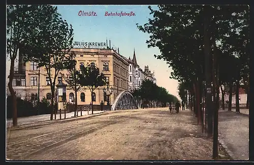 AK Olmütz, Bahnhofstrasse mit Julius Kremer Vogelkäfigfabrik