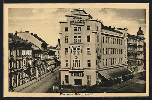 AK Olomouc, Hotel Palace an einer Strassenecke