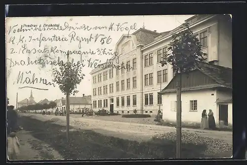 AK Hranice-Drahotuse, Strassenpartie mit grossem Gebäude