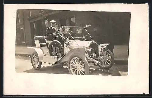 Foto-AK Auto Buick (1908 /09), Fahrer parkt mit seinem Wagen auf der Strasse