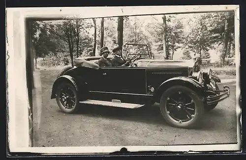 Foto-AK Auto Buick 6-44 /6-54 (1924), Paar fährt mit offenem Verdeck