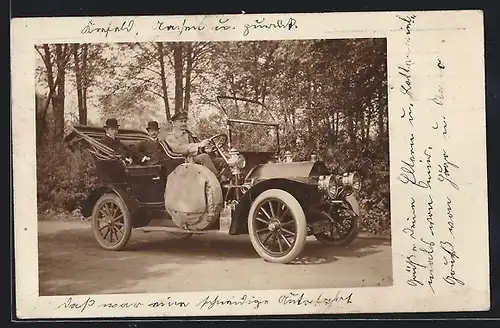 Foto-AK Auto Darracq (1908), Feine Herren lassen sich im Automobil chauffieren