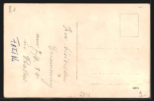 Foto-AK Auto Perl (192 ), Junger Mann wirft Automotor an