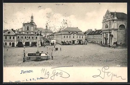 AK Turnau / Turnov, Namesti, Marktplatz mit Brunnen und Säule