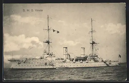 AK Kriegsschiff SMS Vineta vor Anker liegend