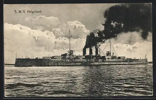 AK SMS Kriegsschiff Helgoland Volldampf gebend und in See stechend