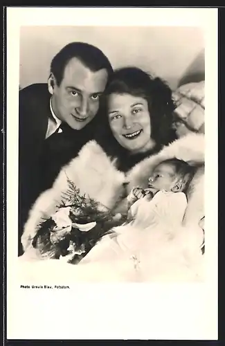 AK Prinz Louis Ferdinand und Grossfürstin Kira von Russland mit ihrem Kind