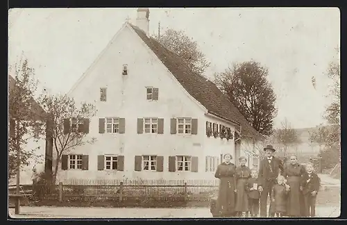 Foto-AK Loppenhausen, Familie in der Hauptstrasse 30