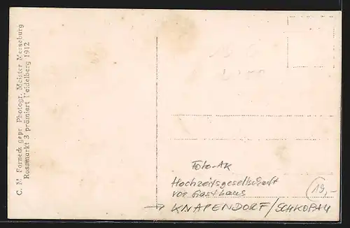 Foto-AK Knapendorf /Schkopau, Hochzeitsgesellschaft vor dem Gasthaus