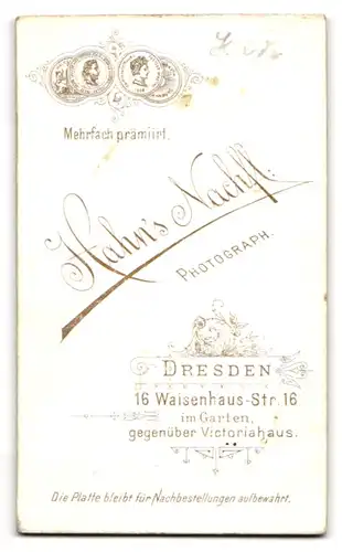 Fotografie Hahn`s Nachfl., Dresden, Waisenhaus-Str. 16, Süsses Kleinkind im weissen Hemd