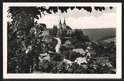 AK Wranau bei Brünn, Panorama mit Kirche
