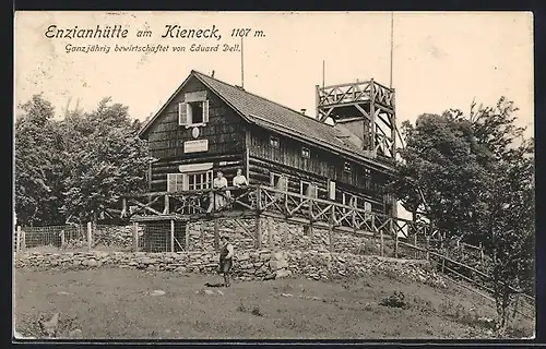 AK Enzianhütte am Kieneck, Leute auf der Veranda der Berghütte