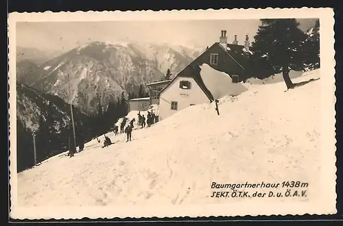 AK Baumgartnerhaus im Winter mit Skifahrern