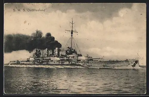 AK S.M.S. Ostfriesland, das Kriegsschiff in voller Fahrt