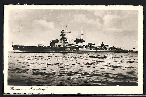 AK Kreuzer Nürnberg in voller Fahrt