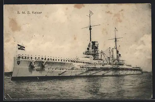 AK Kriegsschiff SMS Kaiser, Mannschaft zur Parade an Deck