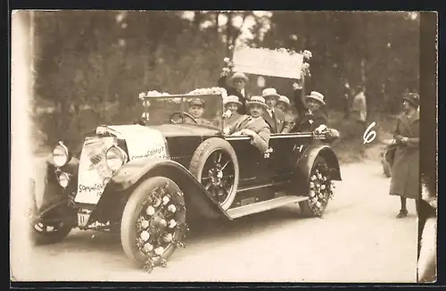Foto-AK Auto Fiat 509 (1925 /27), Partygesellschaft im geschmückten KFZ zum Sommerhut 1926