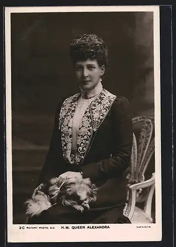 AK H. M. Queen Alexandra of England, mit Terrier