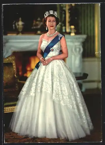 AK Her Majesty Queen Elizabeth II. mit Krone im königlichem Kleid