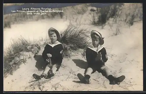 AK Les Princes Leopold et Charles de Belgique dans leurs jeux, Prinzen von Belgien in Matrosenkleidung in Dünen