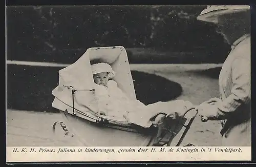 AK H. K. H. Prinses Juliana in kinderwagen, gereden door H. M. de Koningin von den Niederlanden in `t Vondelpark