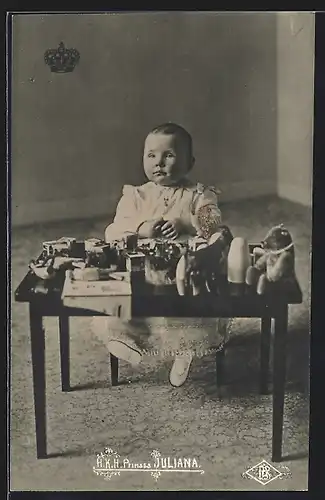 AK Prinses Juliana, Prinzessin Juliana von den Niederlanden als Baby mit ihrem Spielzeug