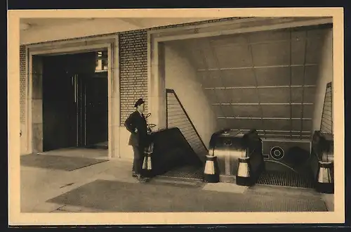 AK Antwerpen, Tunnel voor voetgangers onder de Schelde, Ingang, Rolltreppe