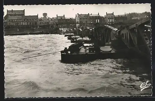 AK Arromanches-les-Bains, Port Winston-Churchill 1944, Perspective du large sur la digue