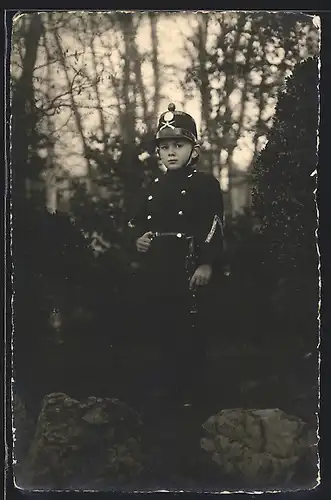 Foto-AK Knabe in Uniform mit Tschako