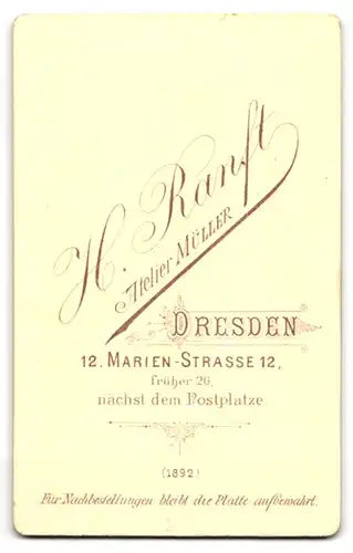 Fotografie H. Ranft, Dresden. Marien-Strasse 12, Junger Mann mit Schnurrbart und freundlichem Gesicht