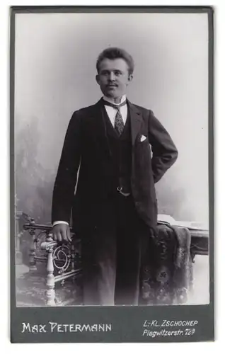Fotografie Max Petermann, Leipzig, Plagwitzer Str. 72a, Mann mit Krawatte und hochgekämmtem Haar