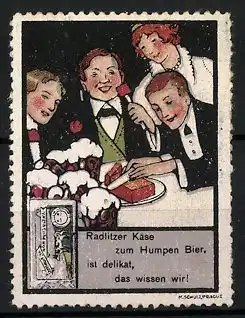 Reklamemarke Radlitzer Käse, Herren mit Käse und Bier an einem Tisch sitzend
