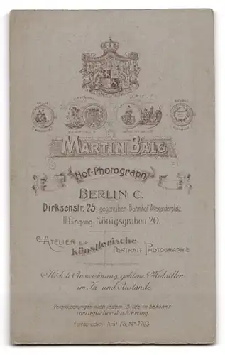 Fotografie Martin Balg, Berlin-C., Dirksenstr. 25 Eingang: Königsgraben 20, Eleganter Herr mit Oberlippenbart