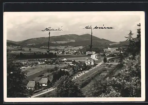 AK Roznov p. Radh., Ortsansicht mit Landstrasse und Bergblick