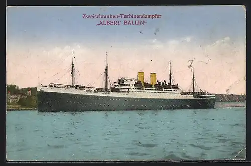 AK Zweischrauben-Turbinendampfer Albert Ballin im Wasser