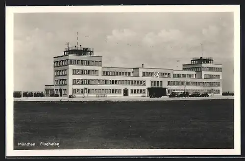 AK München, Flughafen, Empfangsgebäude und Parkplatz