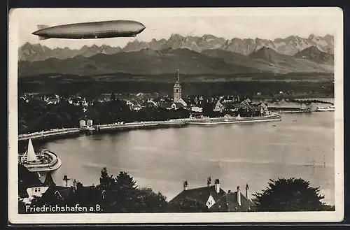 AK Friedrichshafen a. B., Teilansicht mit Zeppelin in der Luft