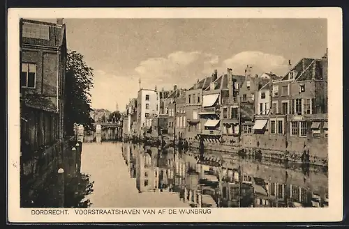 AK Dordrecht, Voorstraatshaven van af de Wijnbrug