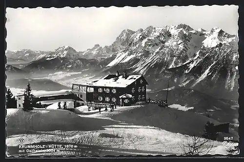 AK Krummholz-Hütte, Berghütte mit Dachstein im Schnee