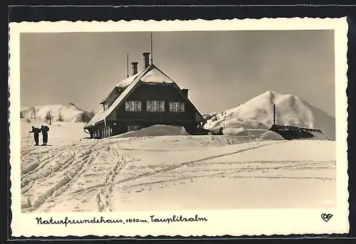 AK Naturfreundehaus, Berghütte mit Skifahrern auf der Taupitzalm
