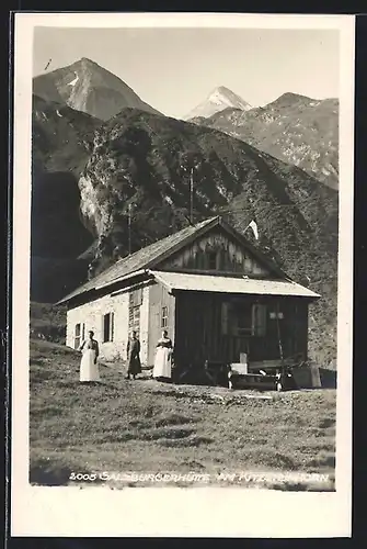 AK Salzburgerhütte am Kitzsteinhorn, Drei Damen vor der Berghütte