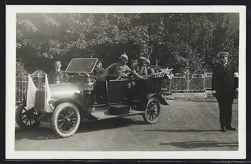 Foto-AK Auto Dürkopp (1913), KFZ vom Roten Kreuz, Verwundeten-Transport
