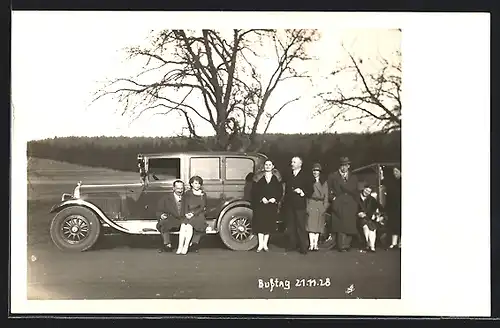 Foto-AK Auto Chrysler, Ausflügler an ihren Fahrzeugen am Busstag 1928